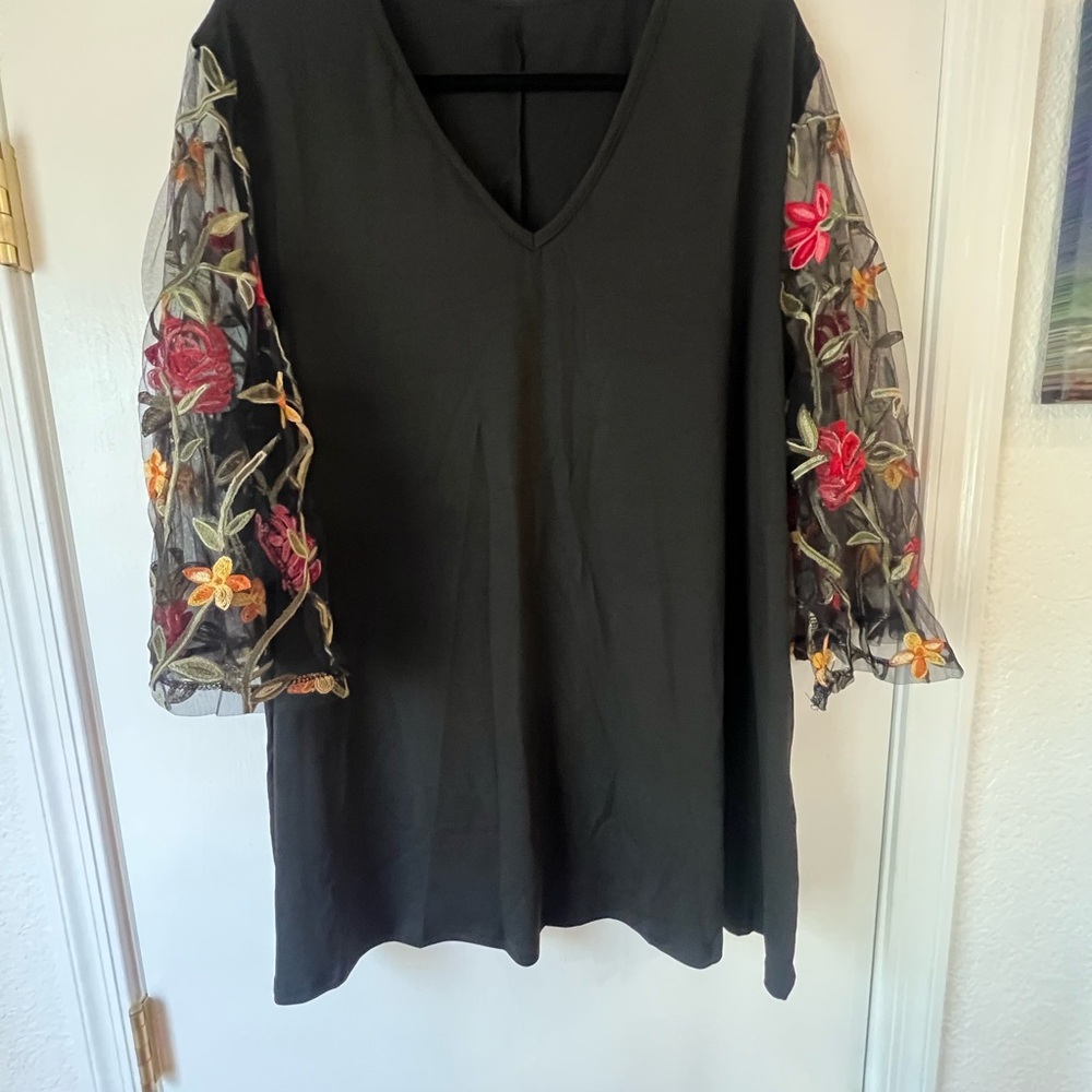 3xl Floral Embroidered Black Top